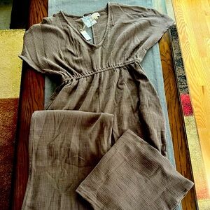 World market size S/M jumpsuit dusty brown color